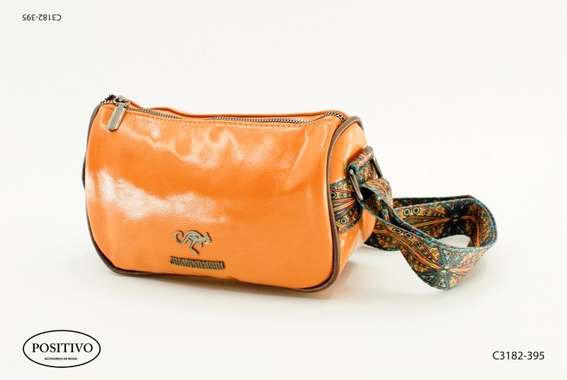 Morral con cierre y correa con diseño C3182