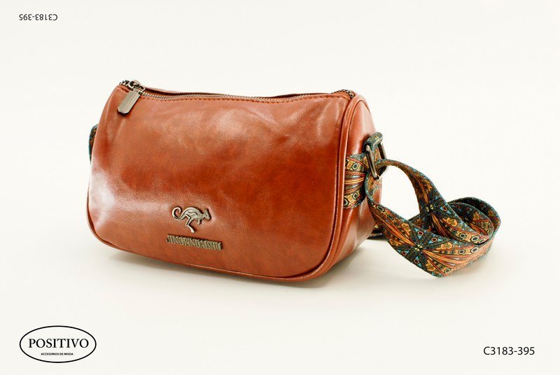 Morral con cierre y correa con diseño C3183