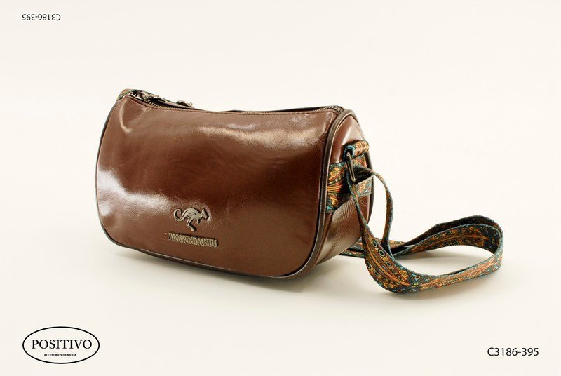 Morral con cierre y correa con diseño C3186