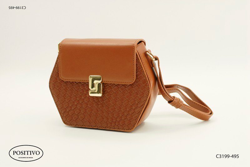 Cartera hexagonal con tapa y correa C3199