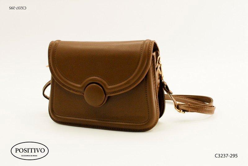 Cartera rígida con tapa y correa C3237