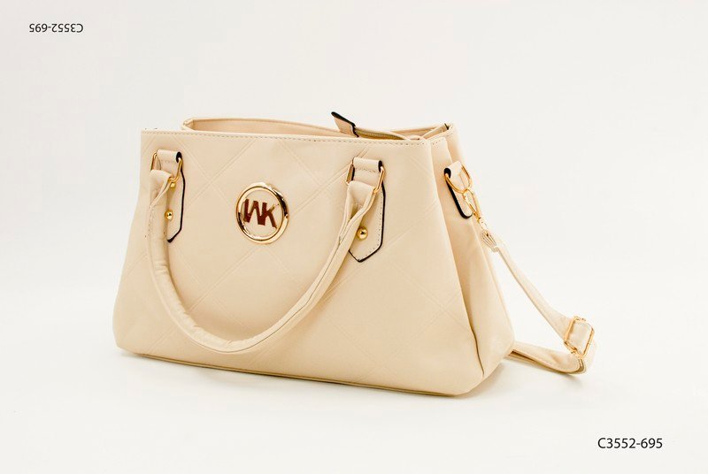 Cartera de mano color beige claro con asas y correa C3552