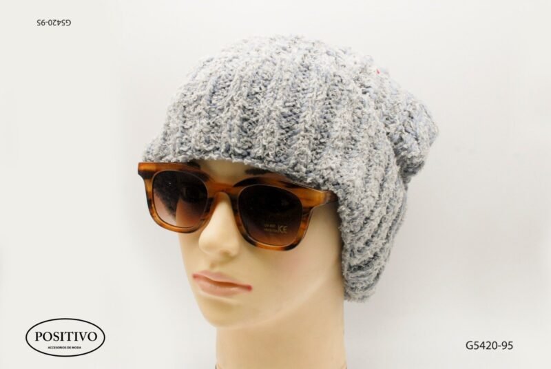 Gorro bucle con pompón G5420