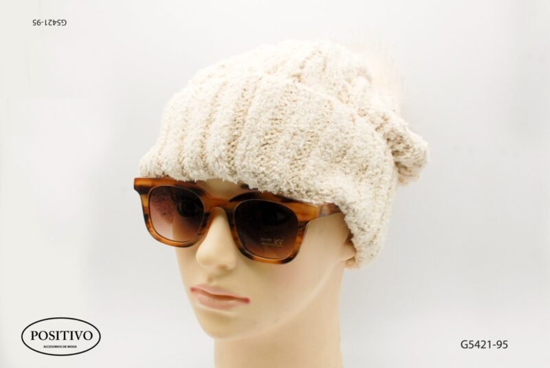 Gorro bucle con pompón G5421