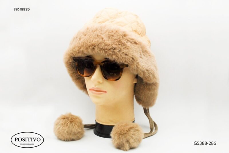 Gorro capitoneado con pom pom piel G5388