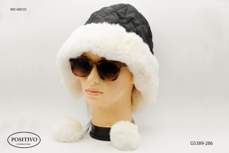 Gorro capitoneado con pom pom piel G5389