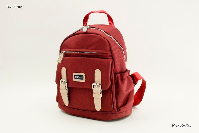 Mochila roja con un diseño práctico y moderno M0756