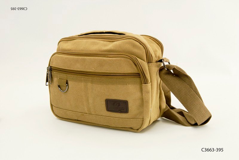 Morral con bolsillo con tapa y correa C3663