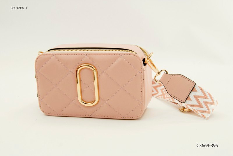 Cartera Morral con aplique dorado C3669