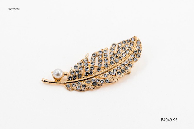 Prendedor con perlas y strass B4049