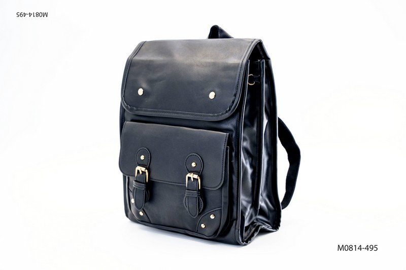 Mochila negra con diseño estructurado M0814