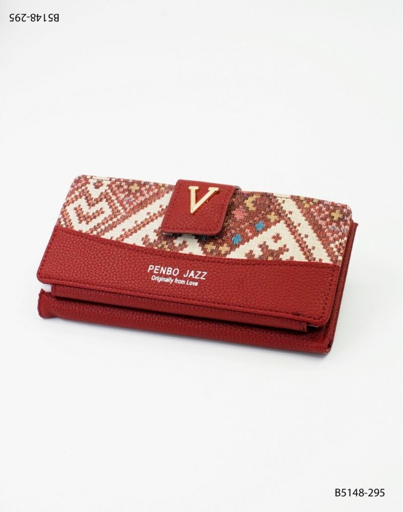 Billetera con diseño geométrico y emblema dorado B5148