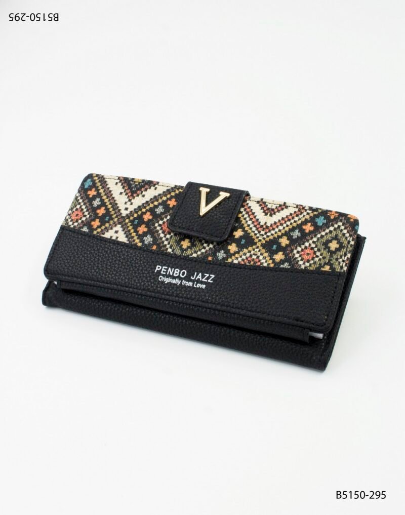 Billetera con diseño geométrico y emblema dorado B5150