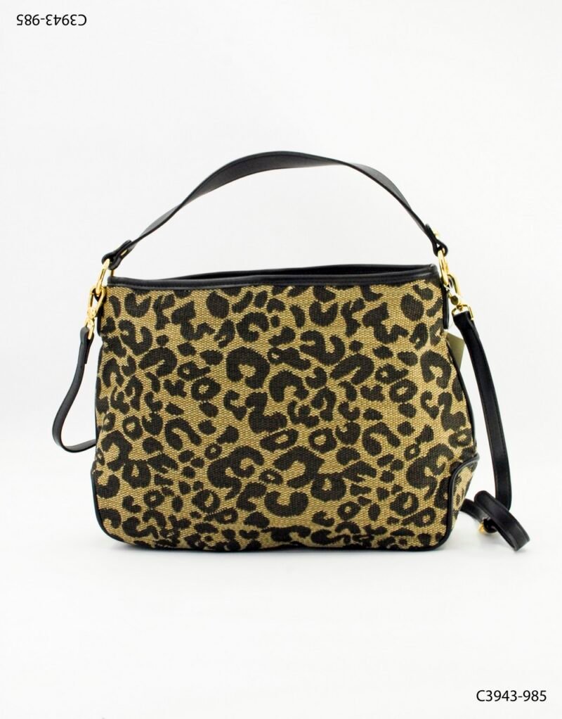 Bolso con estampado animal print y detalles dorados C3943