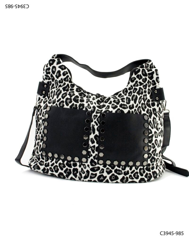 Bolso con estampado animal print y detalles metálicos C3945