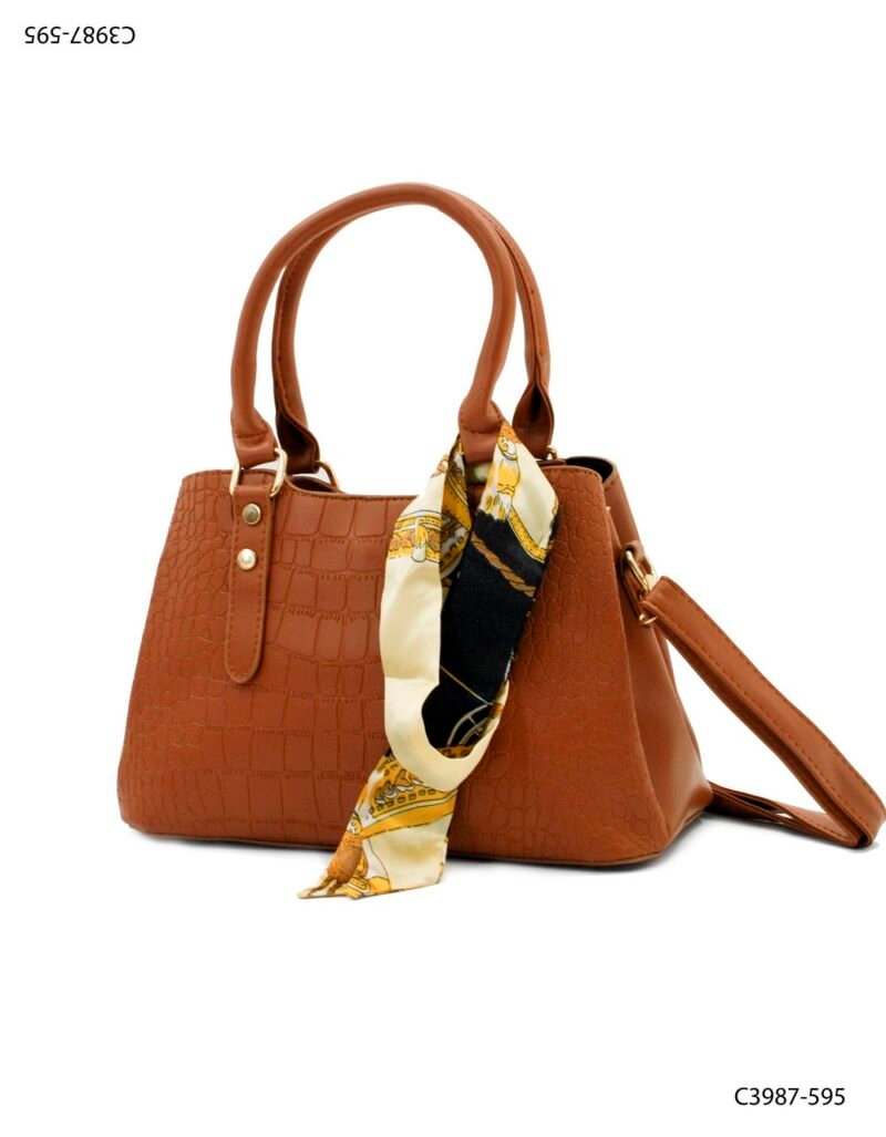 Cartera con textura piel de cocodrilo, asas y correa C3987