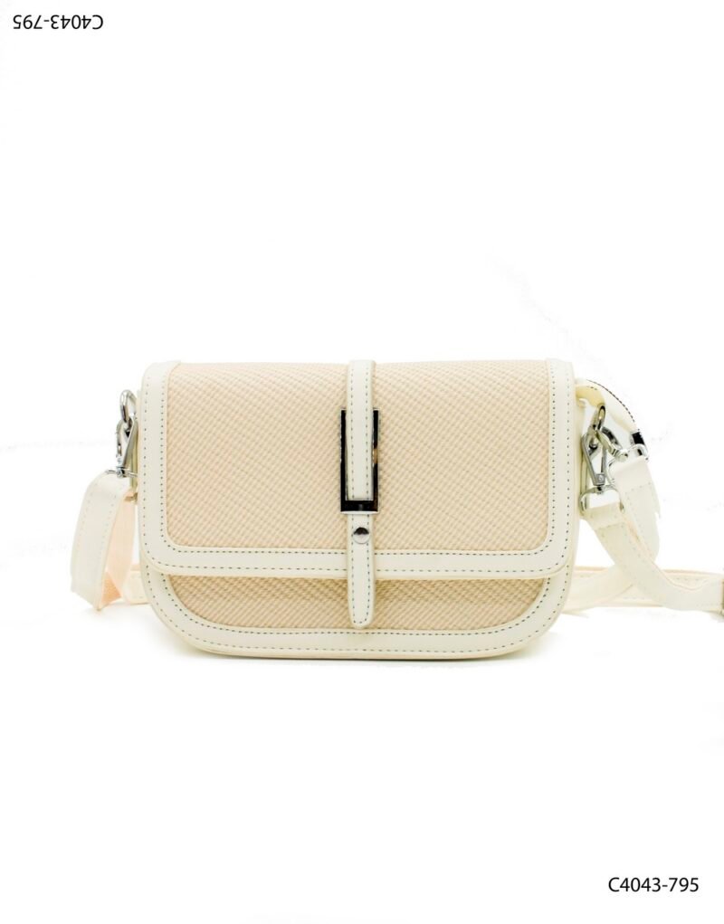 Bandolera estructurada con textura y cierre metálico C4043