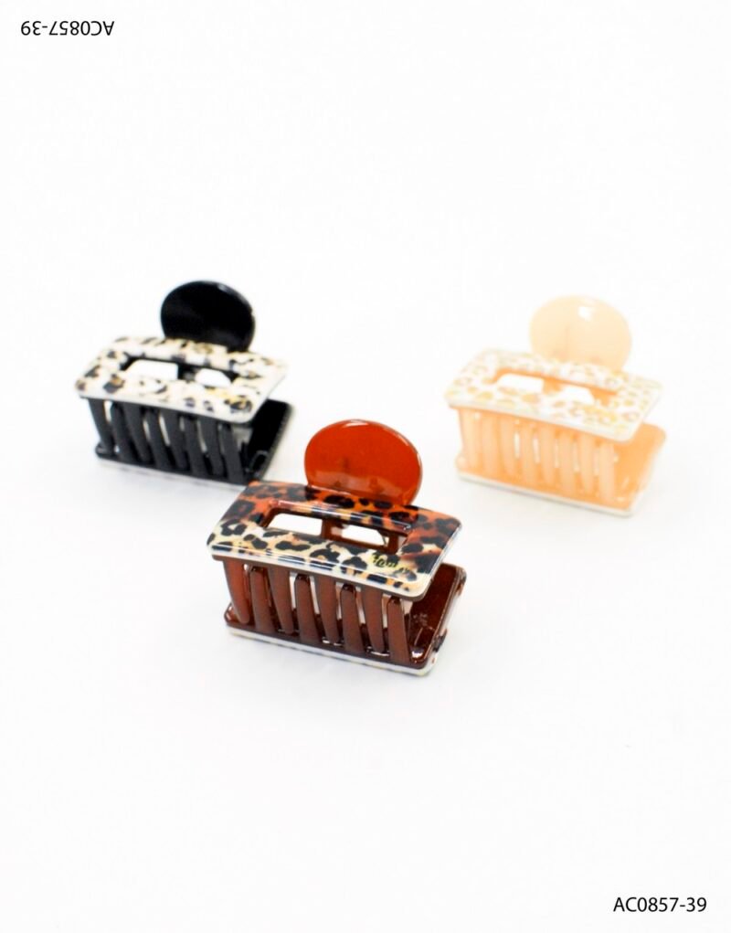Broche rectangular con diseño animal print AC0857