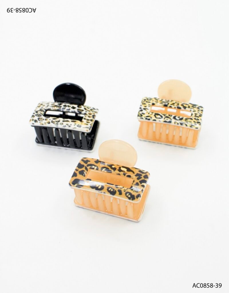Broche rectangular con diseño animal print AC0858