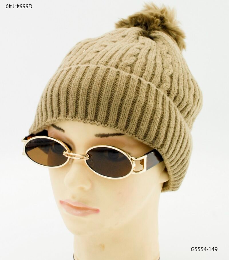 Gorro tejido con textura acanalada y detalle de pompón G5554