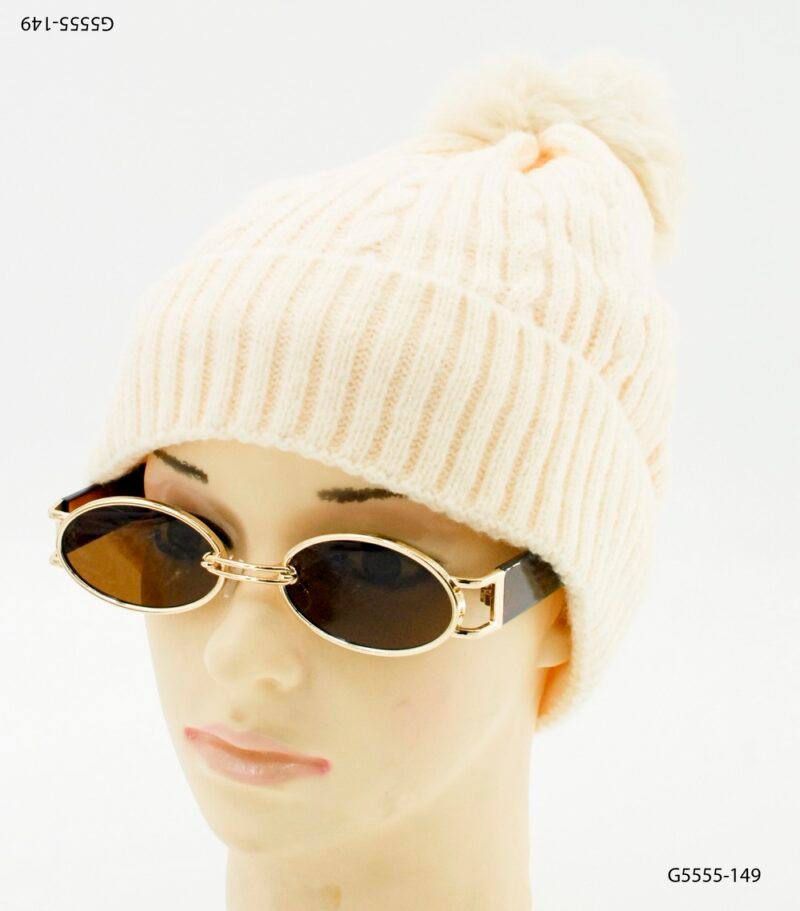 Gorro tejido con textura acanalada y detalle de pompón G5555
