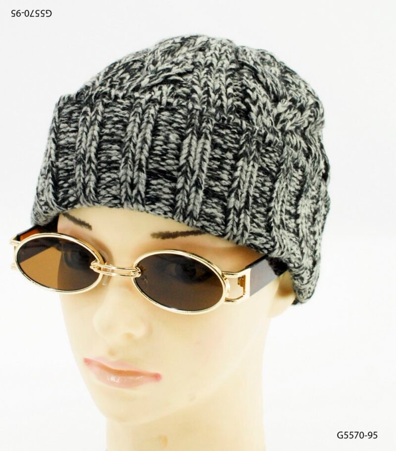 Gorro tejido con diseño acanalado y trenzado G5570