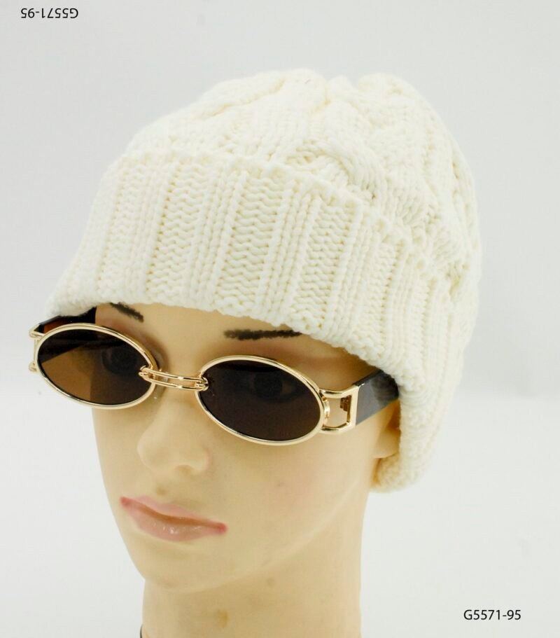 Gorro tejido con diseño acanalado y trenzado G5571