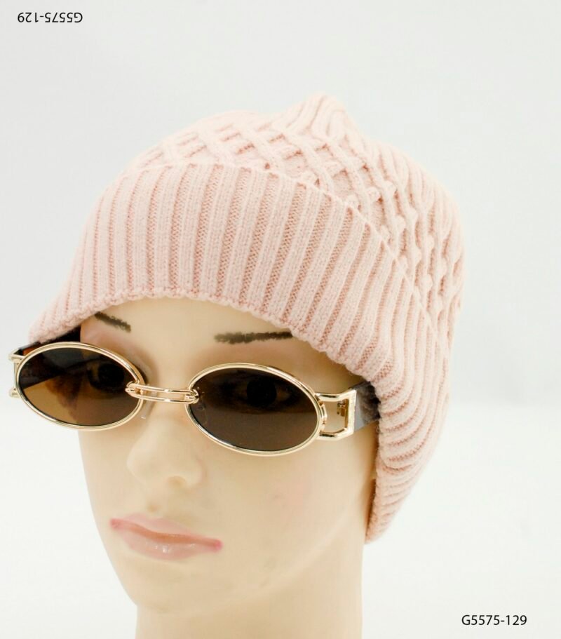 Gorro tejido con diseño acanalado en la base y patrón de rombos en la parte superior G5575