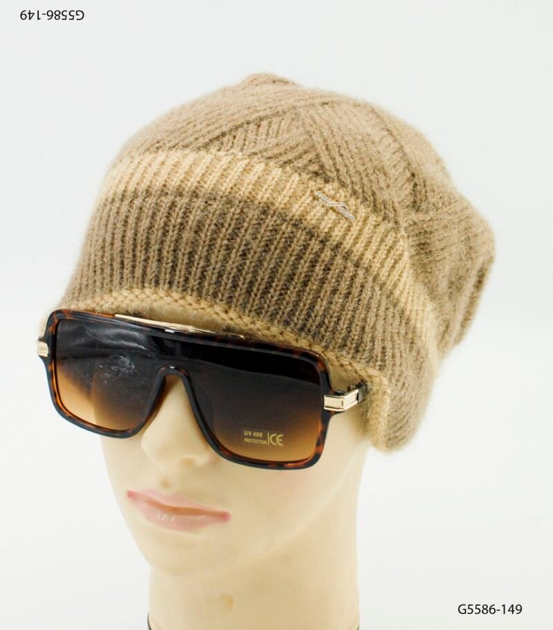 Gorro tejido con franjas horizontales en tonos suaves G5586