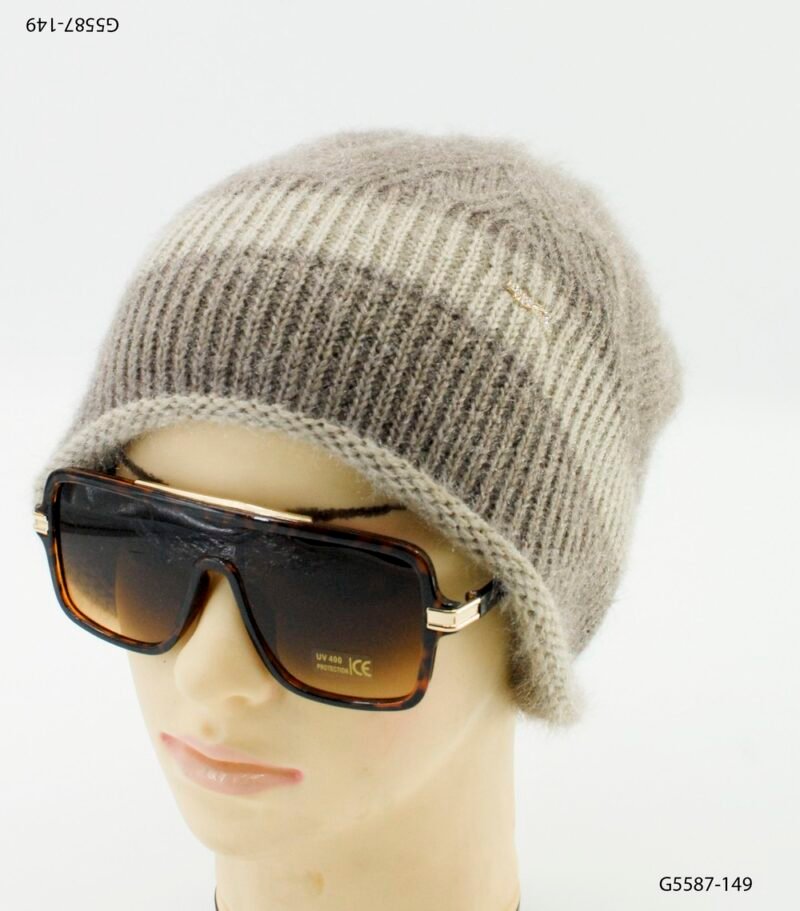 Gorro tejido con franjas horizontales en tonos suaves G5587