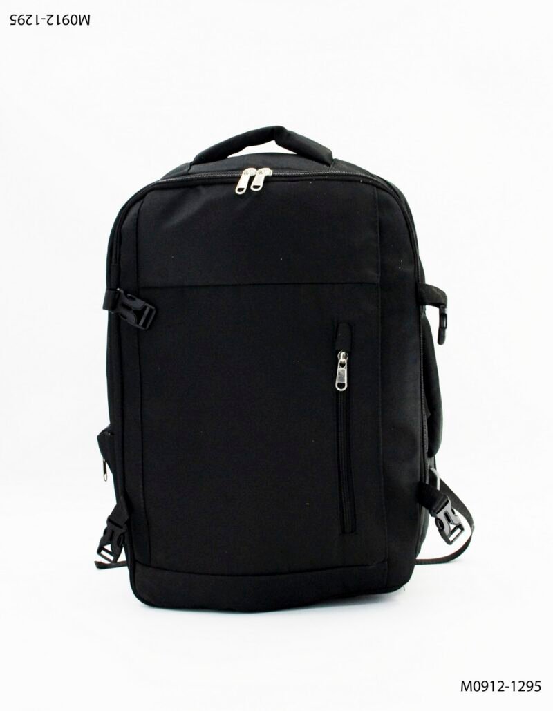 Mochila tipo ejecutiva en color negro, con diseño funcional, estructurado y de gran capacidad M0912