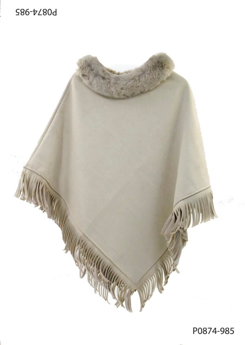 Poncho en material suave con acabado tipo gamuza y flecos en los bordes P0874