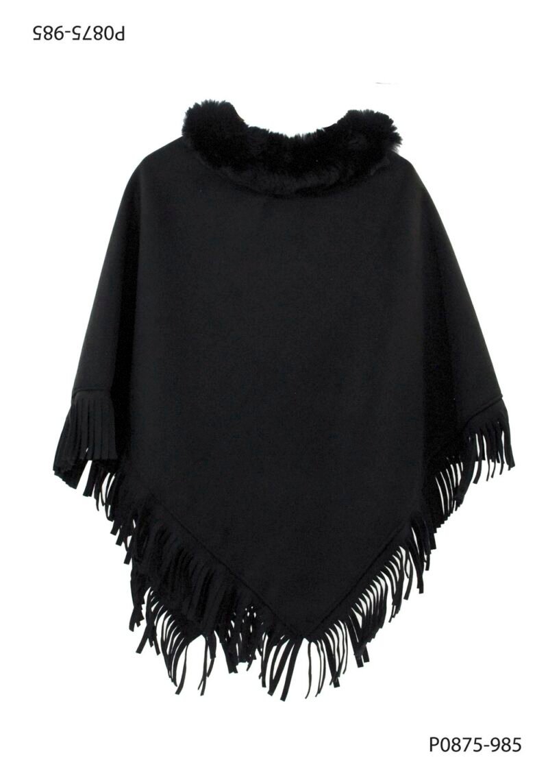 Poncho negro con cuello de piel y terminaciones en flecos P0875
