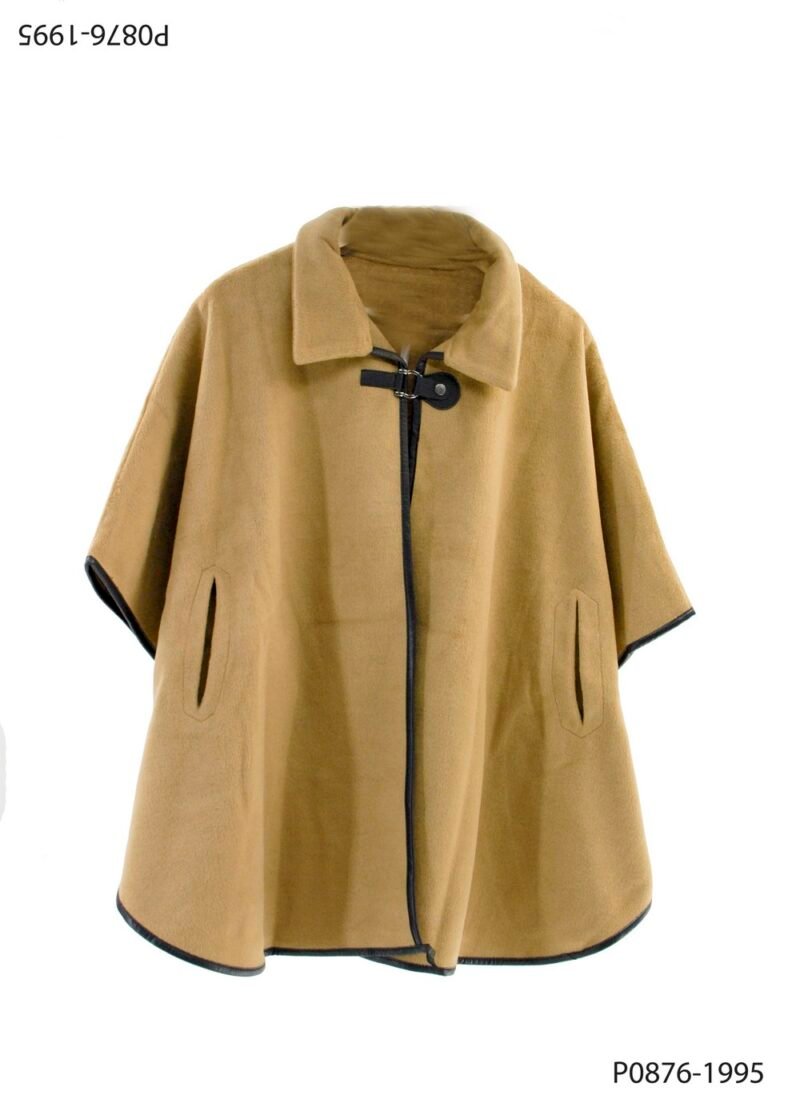 Capa corta en tono camel con ribetes negros P0876