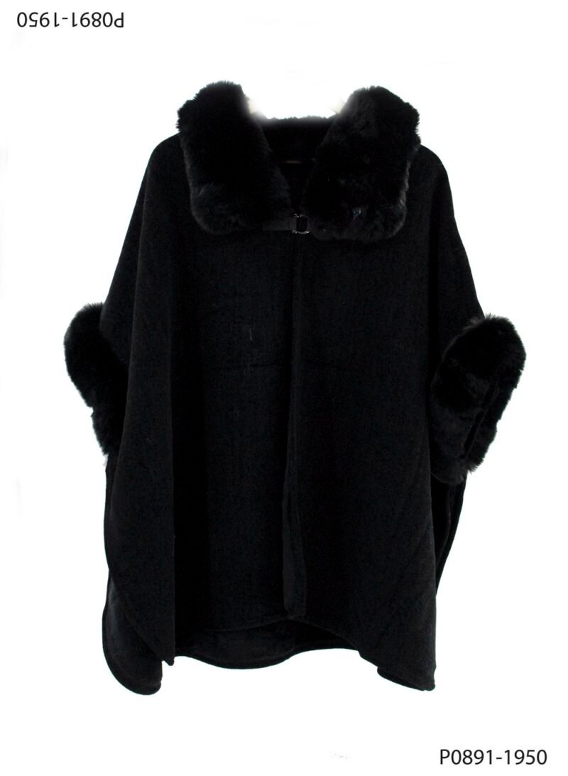 Capa negra con cuello y mangas ribeteadas en piel P0891