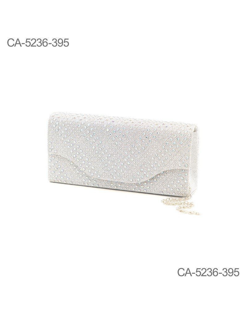 Cartera plateado con diseño rectangular y cierre de solapa CA5236