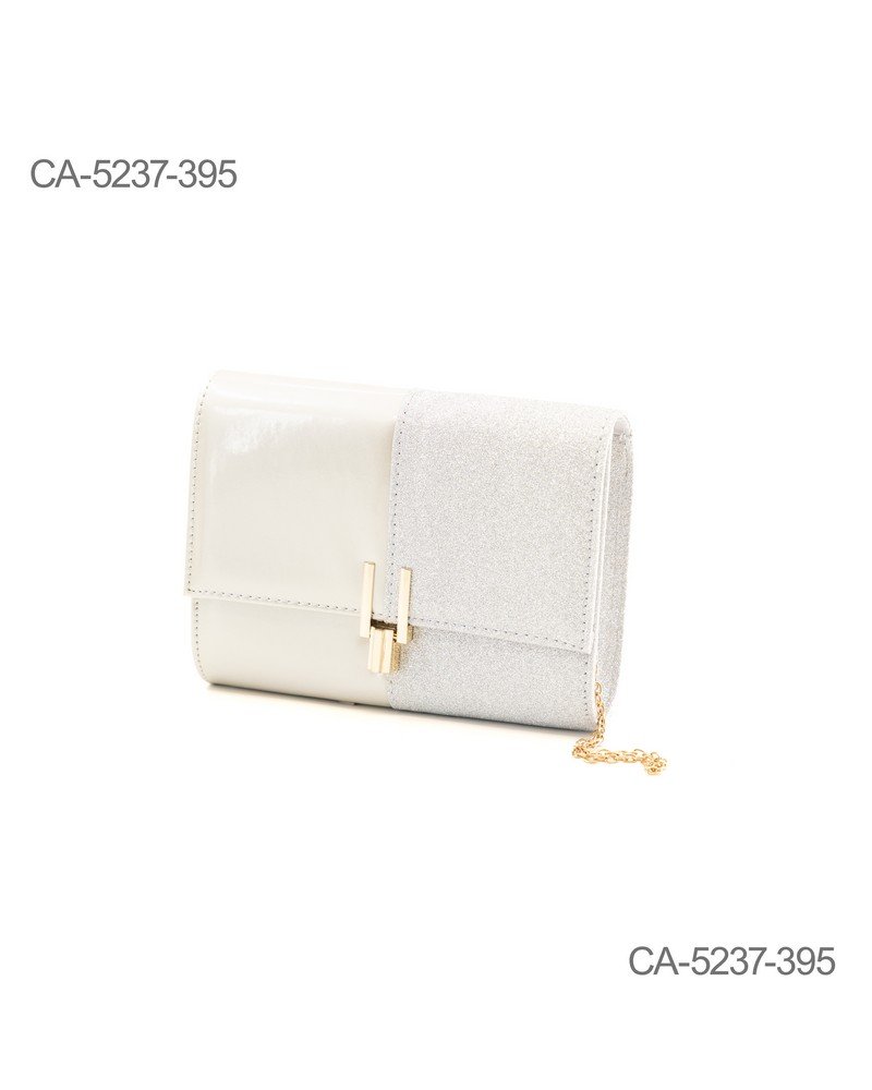 Cartera bicolor que combina acabado brillante y textura plateada CA5237