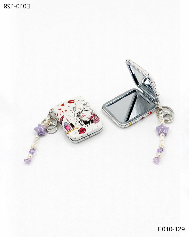 Espejo compacto con diseño fashion y llavero con charms E010