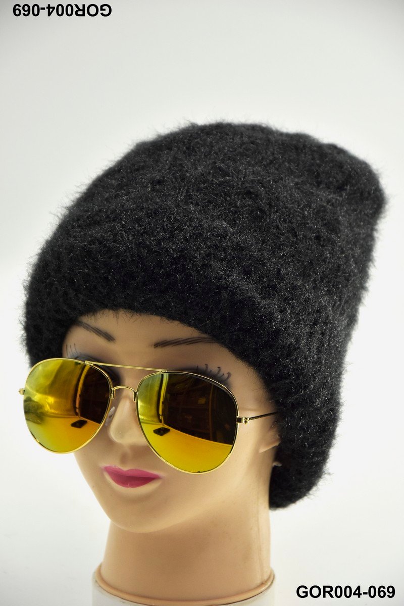Gorro tejido esponjoso de fibra suave en tono negro carbón con acabado tipo angora GOR004