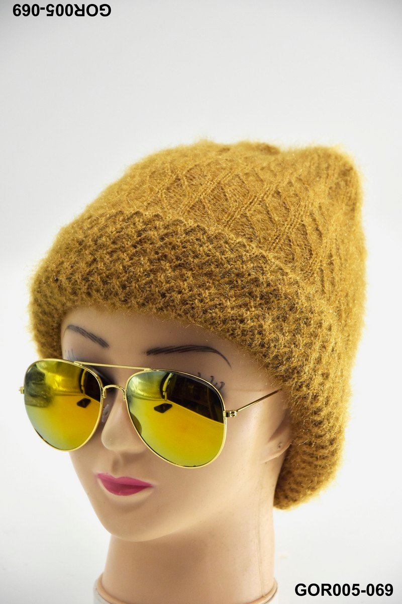 Gorro tejido estilo beanie con acabado suave y textura en relieve GOR005