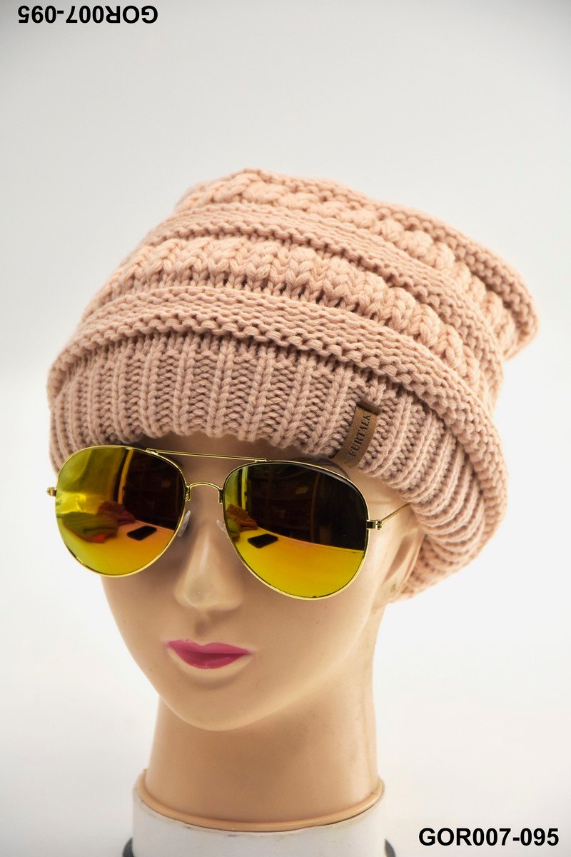 Gorro tejido estilo beanie en tono beige GOR007