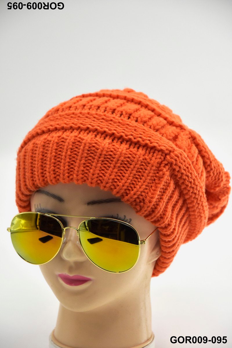 Gorro tejido en punto acanalado grueso y caída slouchy pronunciada GOR009