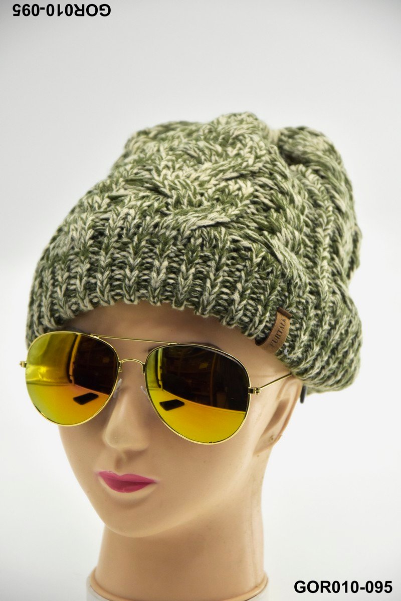 Gorro tejido verde jaspeado con diseño bicolor GOR010