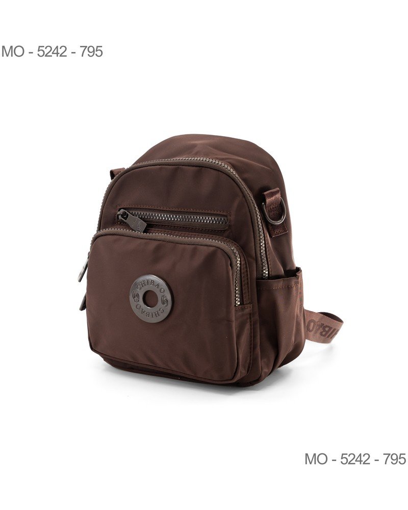 Mochila marrón compacta con múltiples compartimentos y cierres MO5242