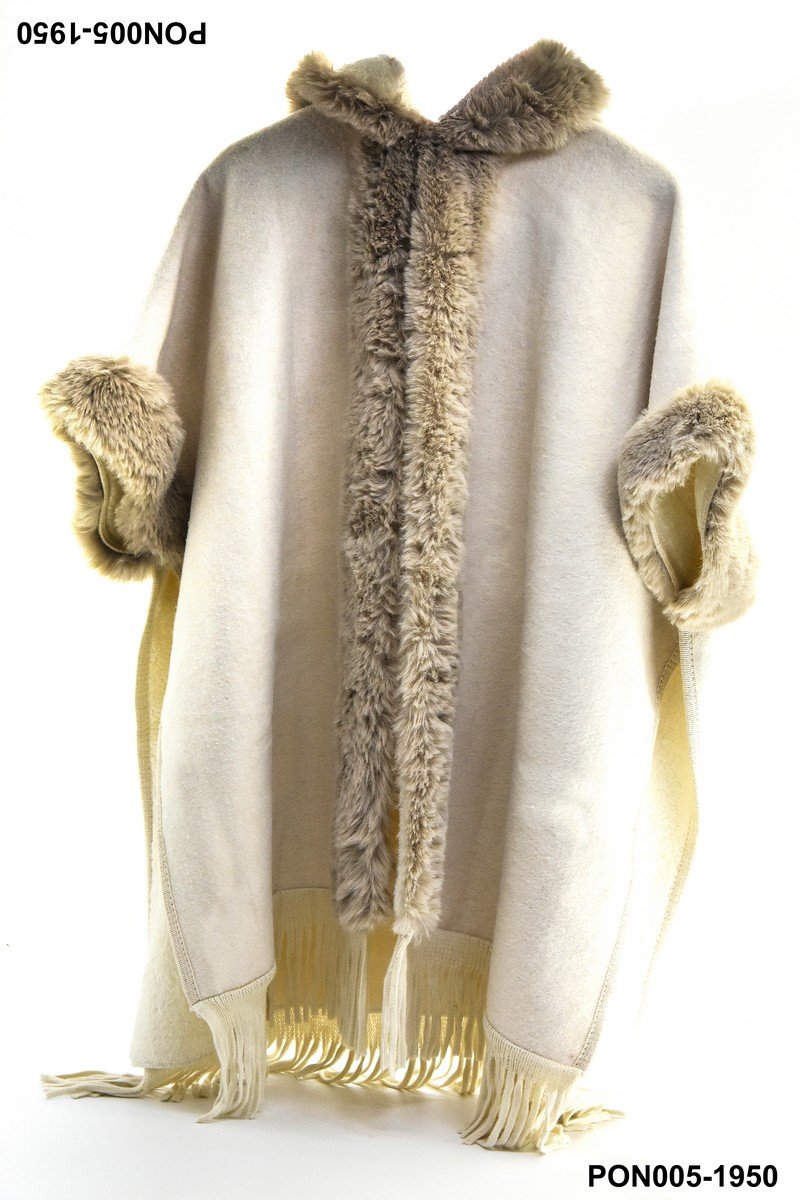 Poncho de lana con detalles en pelo sintético PON005