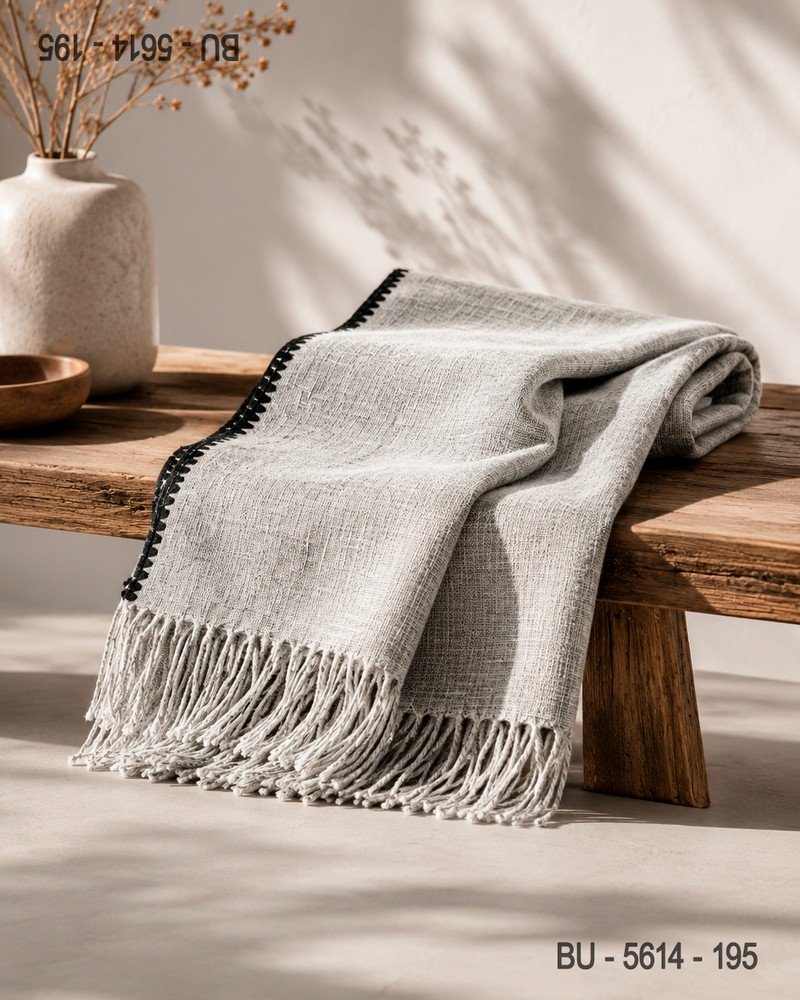 Bufanda Gris Claro con Borde Negro BU5614