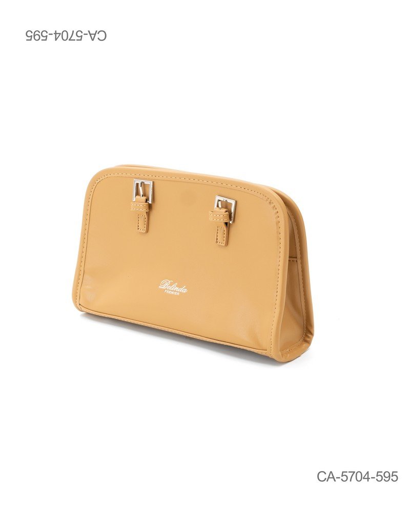 Cartera de Mano "Belinda Premier" – Estilo Minimalista en Tono Camel con Detalles de Hebillas Decorativas CA5704