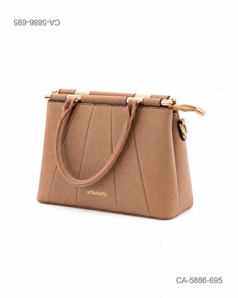 Cartera con Diseño Plisado y Detalles Metálicos - Color Camel CA5886