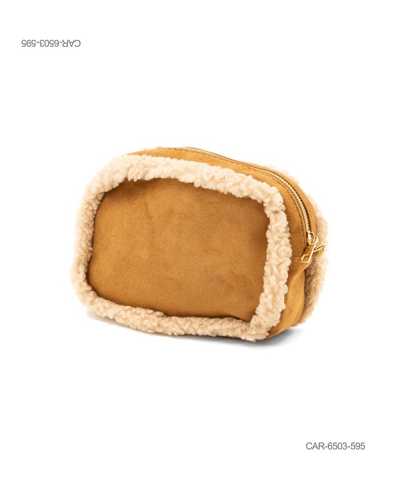 Bandolera Compacta con Acabado de Peluche y Cuerpo en Tono Camel CAR6503
