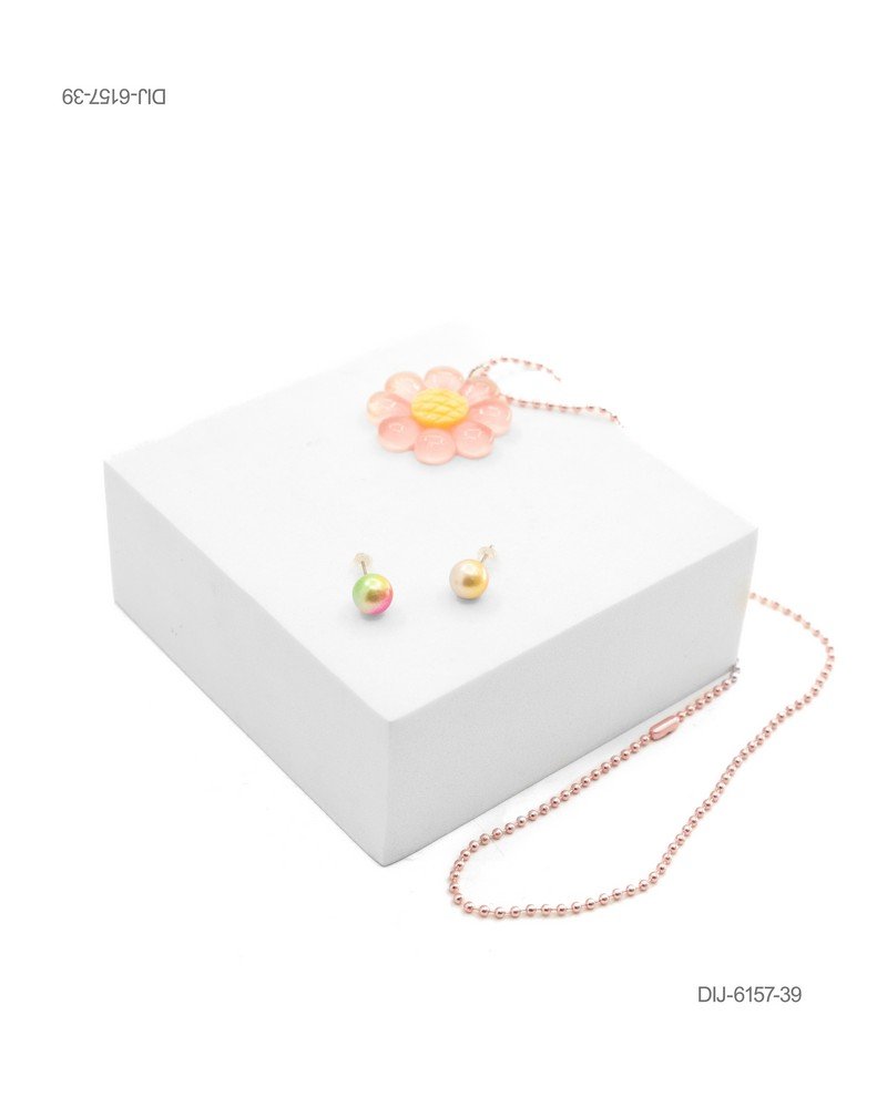 Set de Joyería Infantil: Collar con Dije de Flor y Aretes tipo Perla DIJ6157